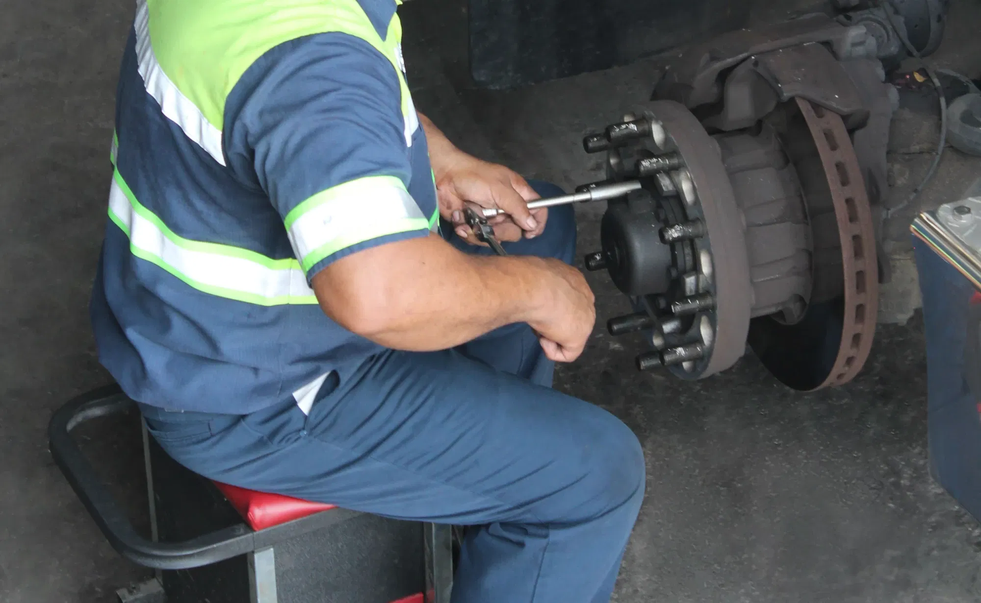 mechanic tightening bolts on trick tire