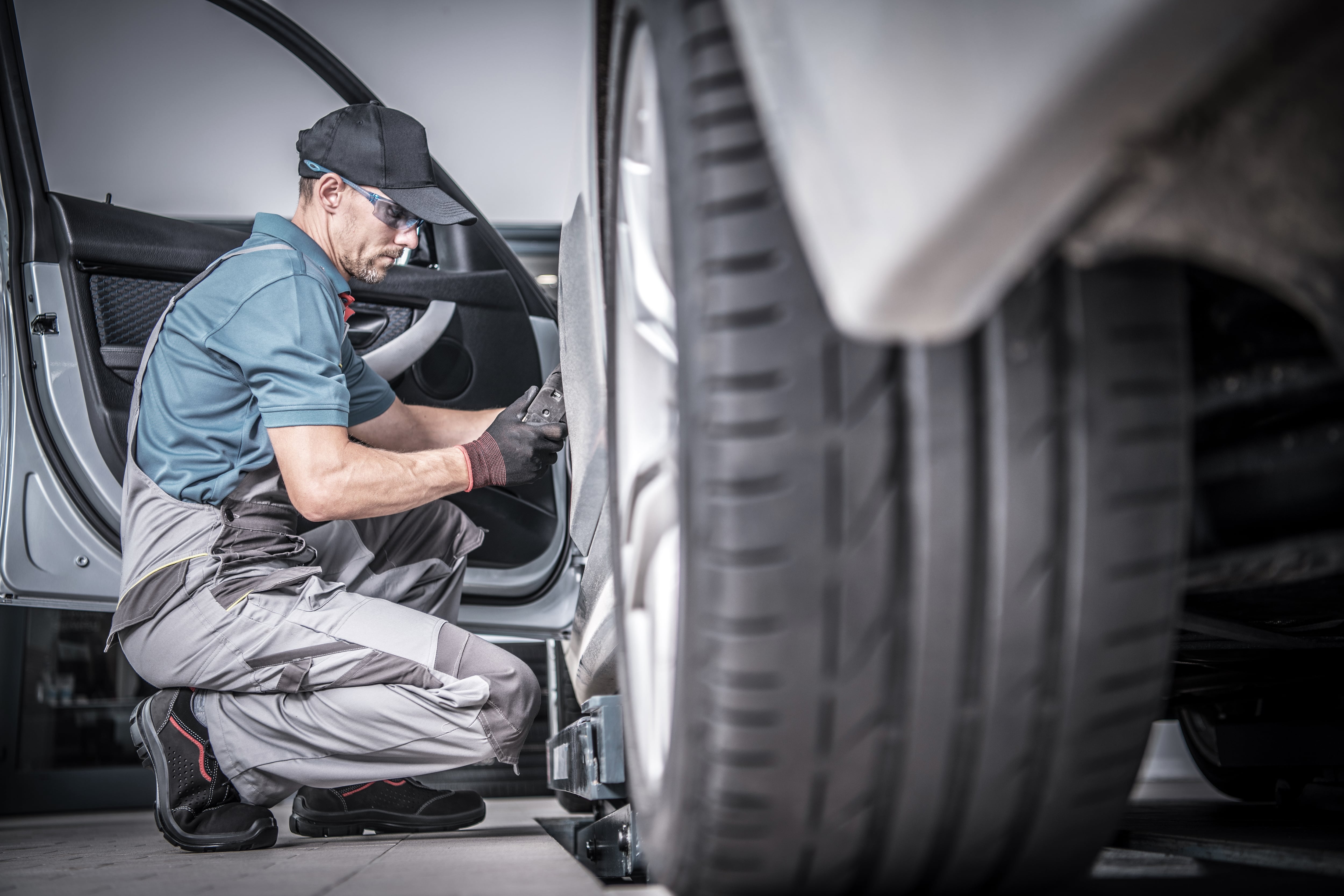 A mechanic is looking over commercial truck for repairs