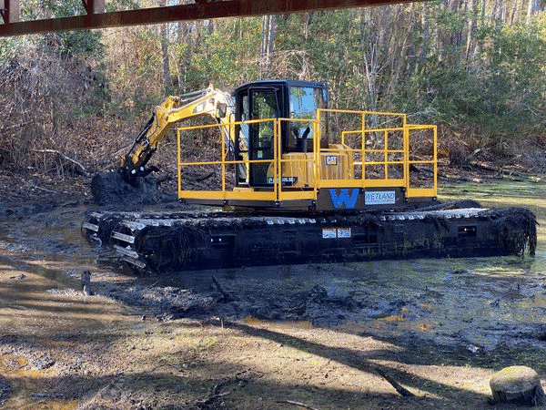 Amphibious Excavator Cat 305.5
