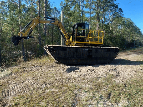 Amphibious Cat 305.5