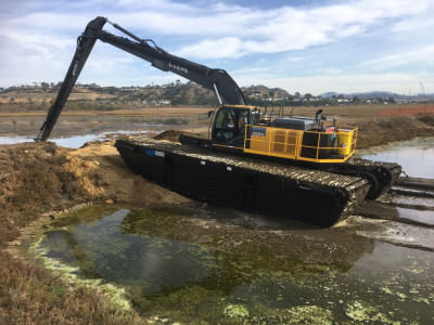 John Deere Excavator in mud
