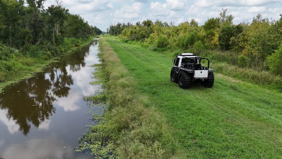 FT3 Fat Truck driving on grassy Terrain