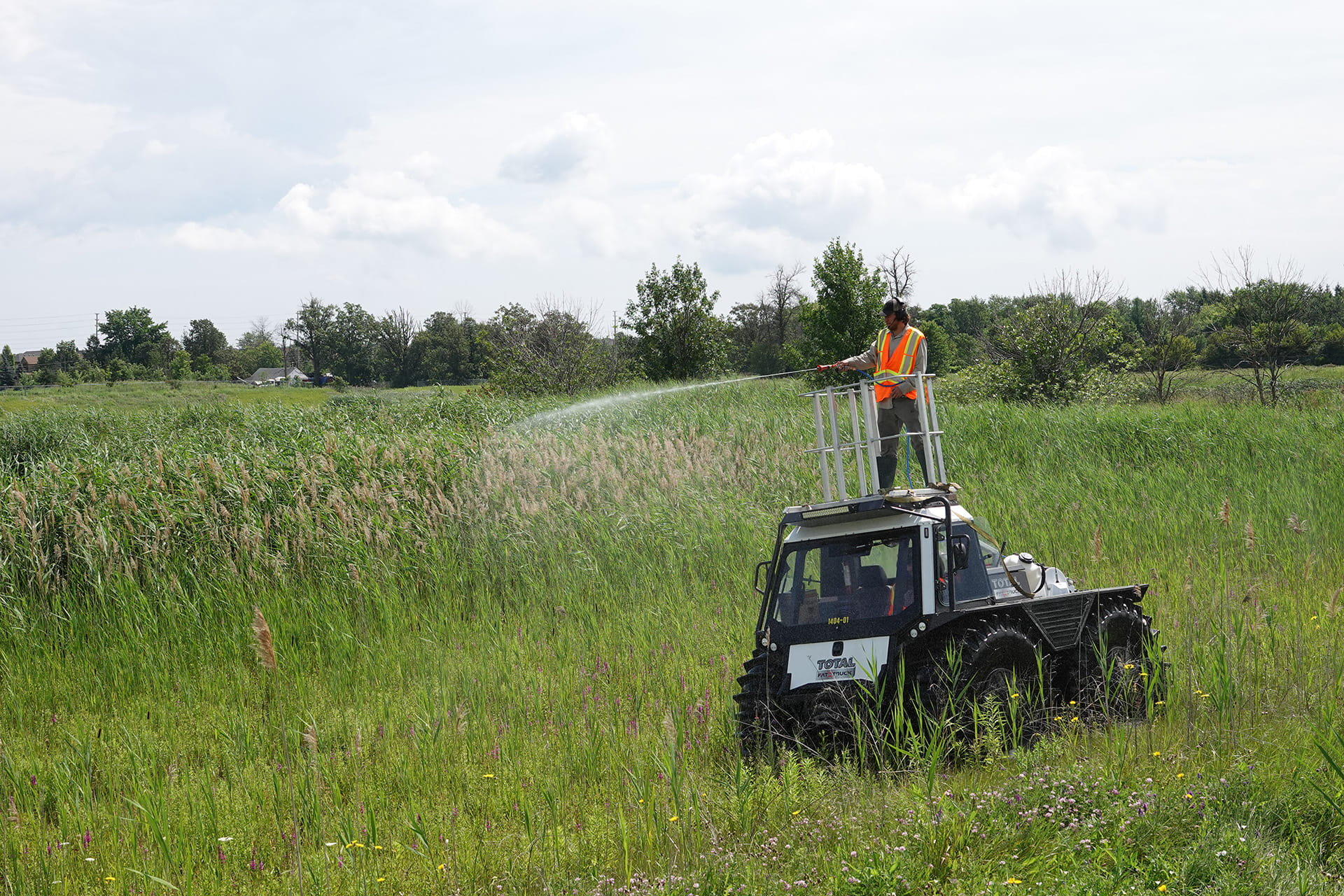 Expert sparing on top of Fat Truck in field