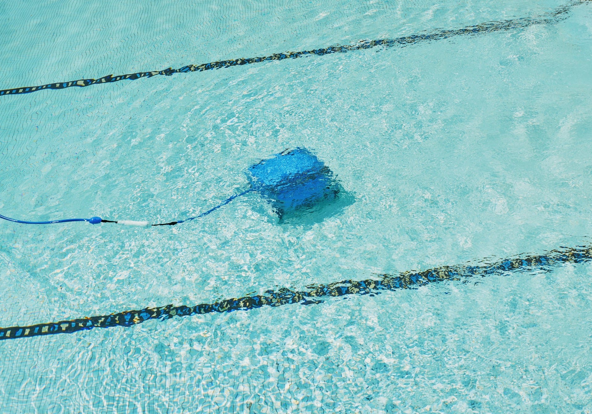 pool cleaner using device in pool in Hammond