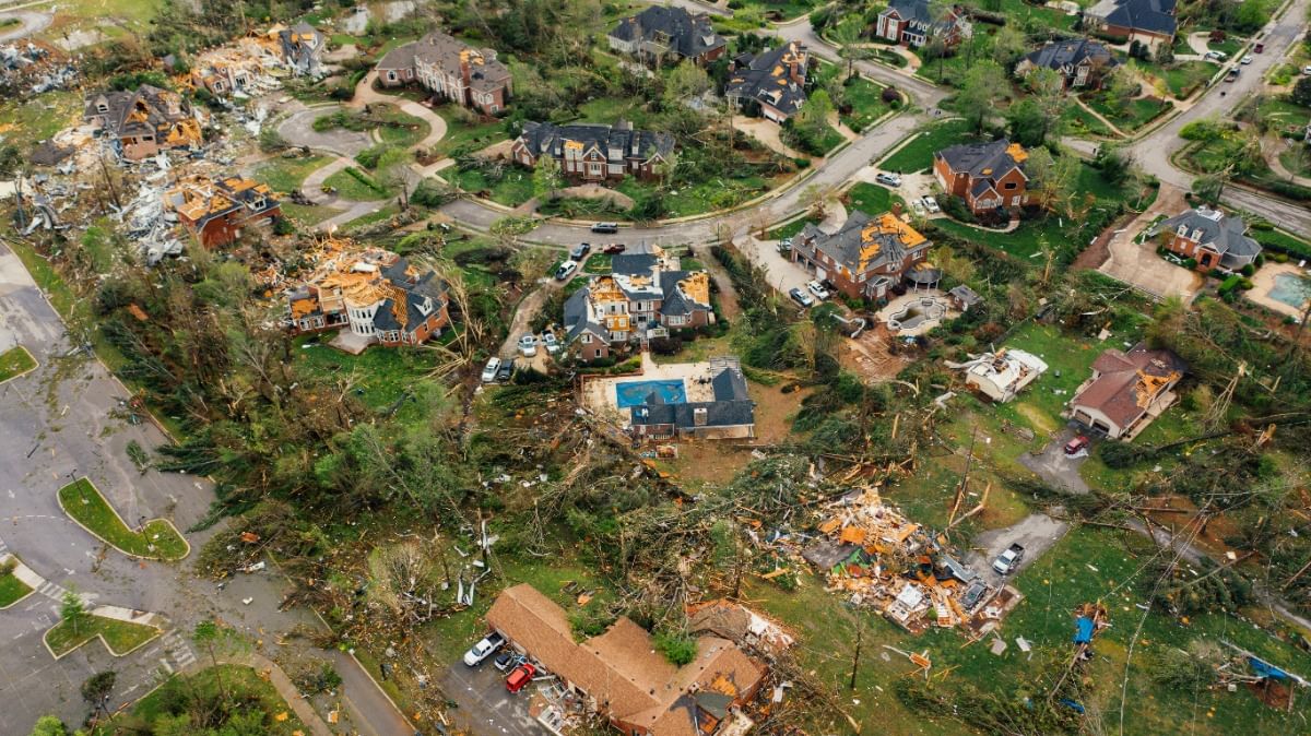 hurricane aftermath insuburban area